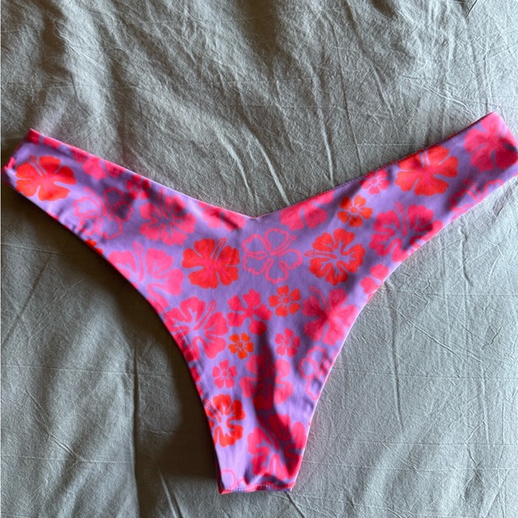 Kulani Kinis Very Cherry bikini set Small too and Med Bottom - Picture 4 of 8